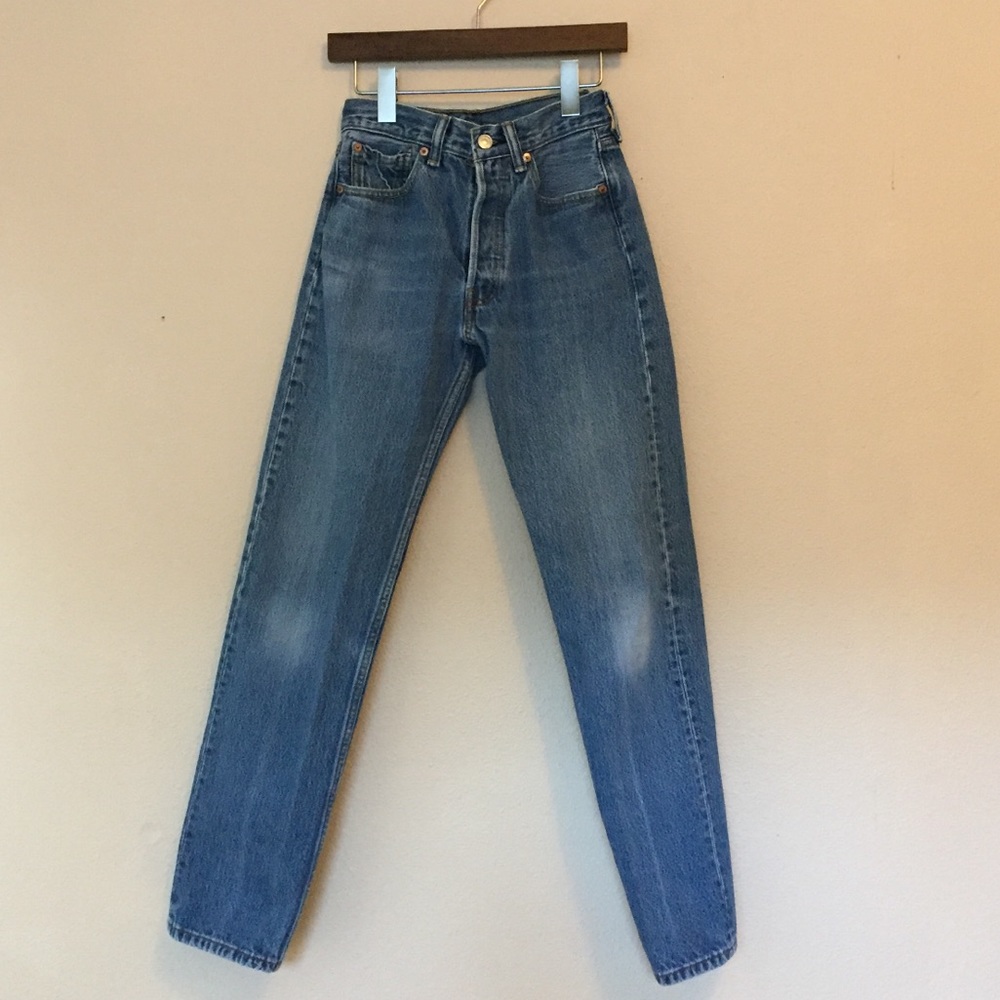 Vintage Levi 501 mom jeans!